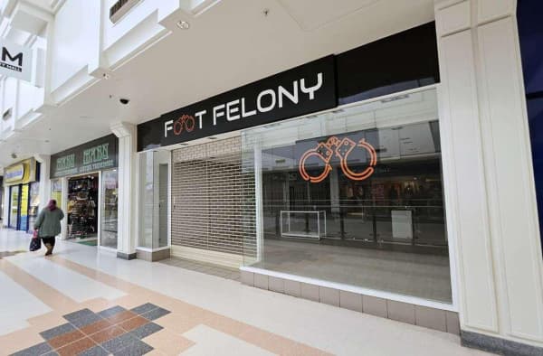 Vacant shop for retail